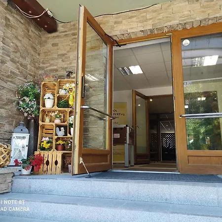 公寓 Apartmanovy Dom Fatrapark - Ap 318, Ap 306 Mezonet 鲁容贝罗克