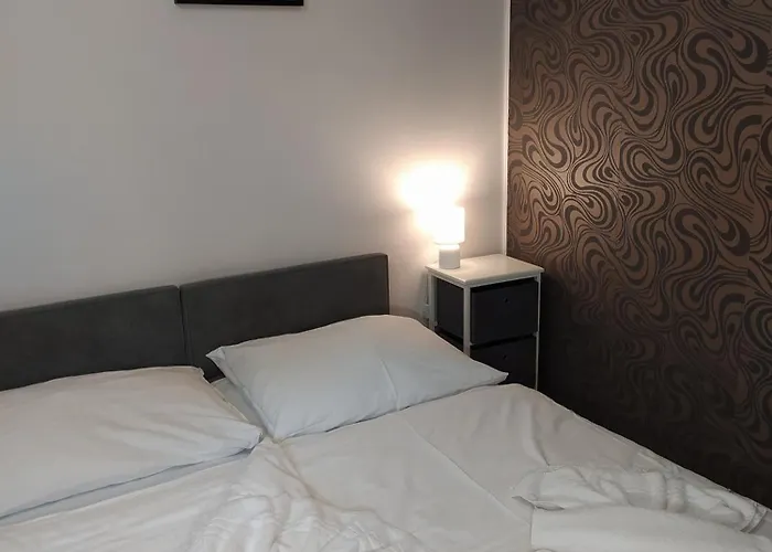 公寓 Apartmanovy Dom Fatrapark - Ap 318, Ap 306 Mezonet 鲁容贝罗克